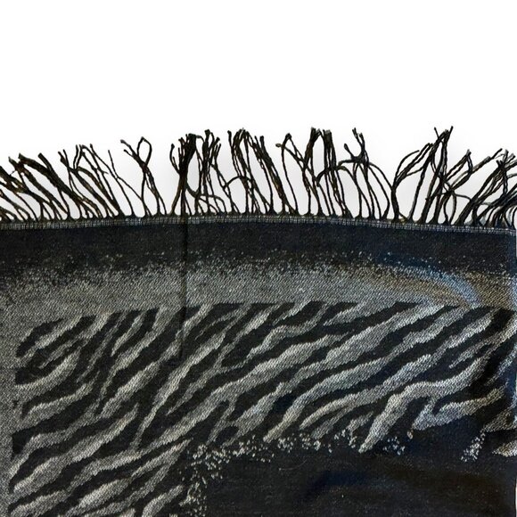 Elegant Black and Gray Wrap - Picture 14 of 15